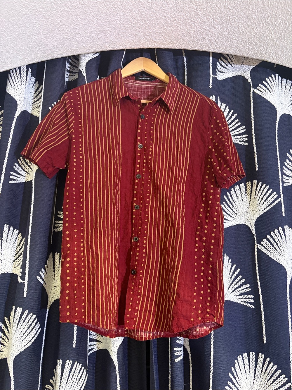 Men's Short-Sleeve Button-Down Shirt in Burgundy with Gold Stripe Detail.